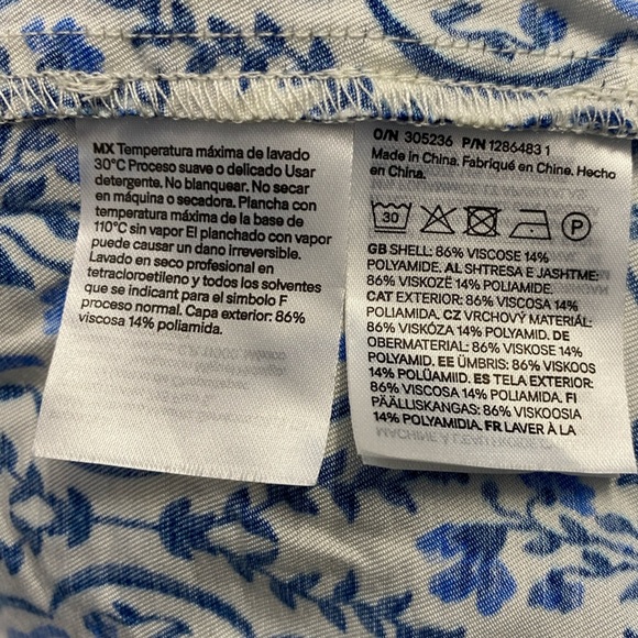 H&M Blue And White Patterned Short Sleeved Twill Button Down Shirt Size Small - Picture 14 of 15